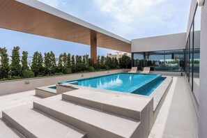 Pool - Free housekeeping visits during your stay - StayShort - Comfortable Studio Stay in Arjan Sleeps 2 with Balcony (Arjan)
