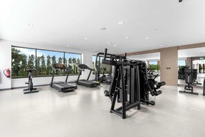 Fitness facility - Free housekeeping visits during your stay - StayShort - Comfortable Studio Stay in Arjan Sleeps 2 with Balcony (Arjan)