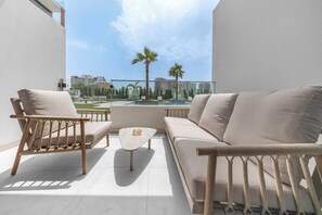 Terrace/patio - Free housekeeping visits during your stay - StayShort - Comfortable Studio Stay in Arjan Sleeps 2 with Balcony (Arjan)