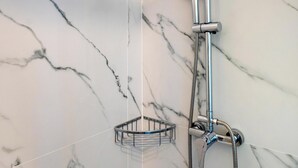 Uklassifisert bilde, 4 av 8, knapp