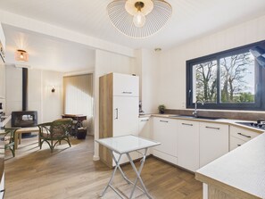 Fridge, microwave, oven, dishwasher - Charming house for 5 with garden and terrace (Sarzeau)