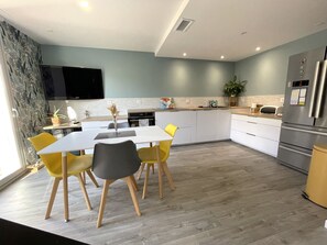 Dining - Beach 300m away, house 8 adults and 2 children (La Plaine-sur-Mer)