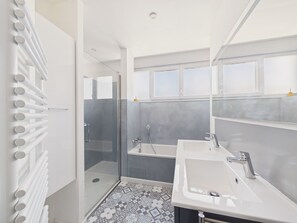 Shower, hair dryer - Beach 300m away, house 8 adults and 2 children (La Plaine-sur-Mer)