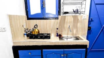 Twin Room, Mountain View | Private kitchen