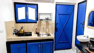 Twin Room, Mountain View | Private kitchen