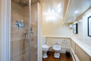 Shower, hair dryer, bidet, towels - "Casa Affreschi" 4Beds+BigHouse in Duomo (Firenze)