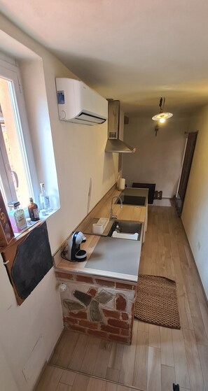 Private kitchen - Holiday Home 'La Volta Segreta' with Mountain View, Wi-Fi and Air Conditioning (Albenga)