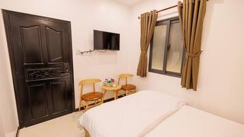 Basic Studio, Balcony