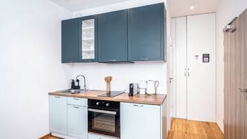 Studio Suite, Patio | Private kitchenette