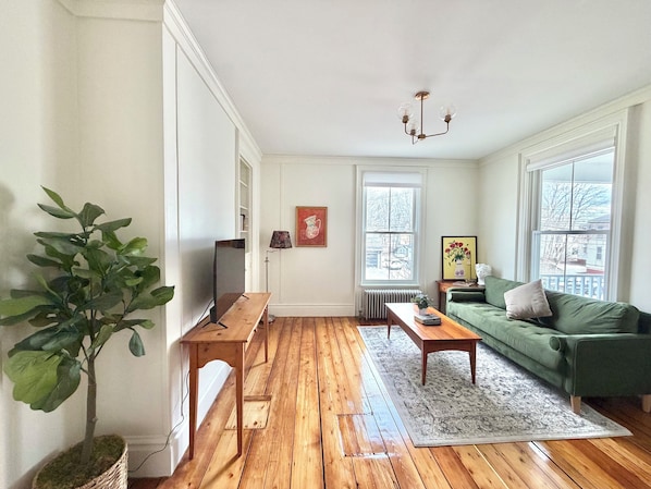 Living area - Downtown Brunswick 1st FL Sun Drenched With Porch (Brunswick)