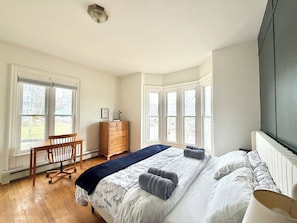 Room - Downtown Brunswick 1st FL Sun Drenched With Porch (Brunswick)