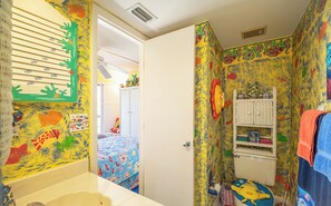 Towels - FUN N' SUN ISLAND VACATION CONDO! 2B/2.5B WALK TO BEACH! HUGE HEATED POOL! (Fort Myers Beach)