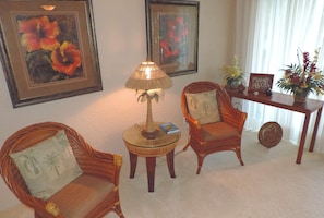 Interior - Alii Villas 219 - Close to town (Kailua Kona)