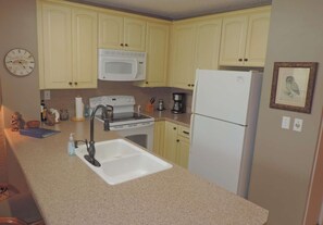 Private kitchen - Alii Villas 219 - Close to town (Kailua Kona)
