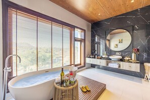 Luxury Villa, Courtyard View | Bilik Mandi