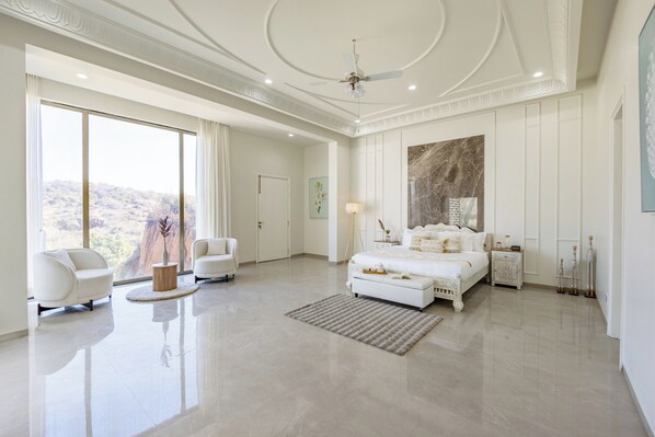 Luxury Villa, Courtyard View