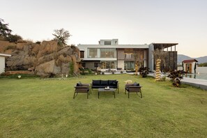 Khuôn viên nơi lưu trú