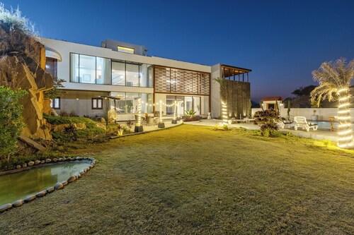 ELIVAAS Prive Kvanya Mansion with Pool