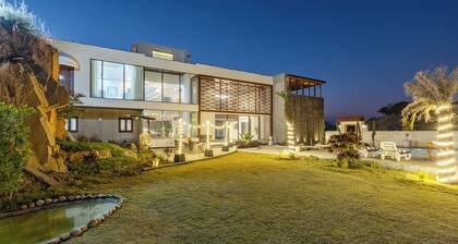 ELIVAAS Prive Kvanya Mansion with Pool