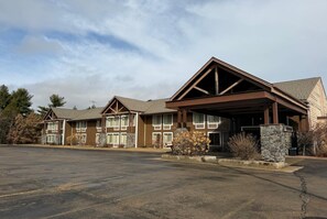 Exterior - Coratel Inn and Suites by Jasper Black River Falls - 1 King Bed Non-Smoking (Black River Falls)