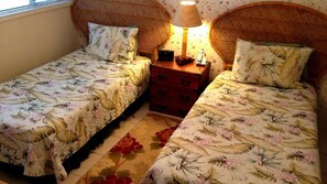 2 bedrooms, iron/ironing board, free WiFi, bed sheets - Country Club Villas - Ocean View Condo • Golf Course • Walk to Bay (Kailua Kona)