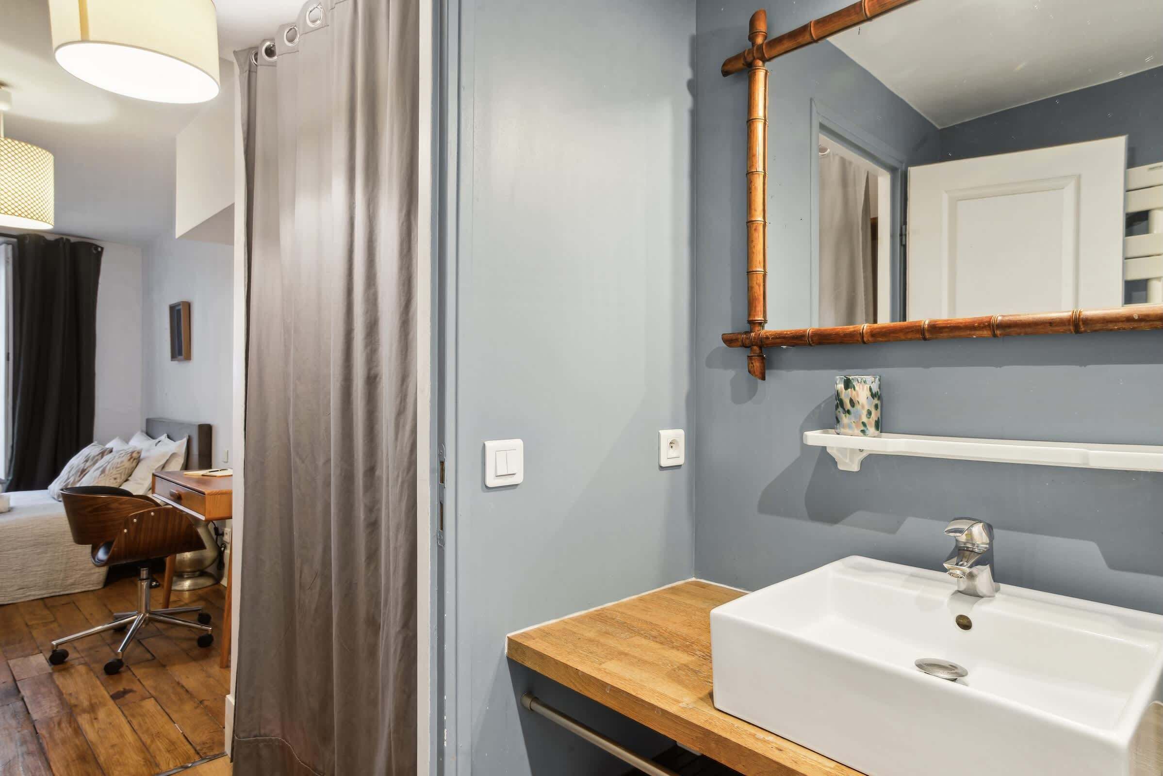 1 Schlafzimmer, Schreibtisch, Bügeleisen/Bügelbrett, Reisekinderbett