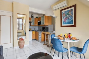 Interior - Chic 1BR near Les Invalides (Paris)