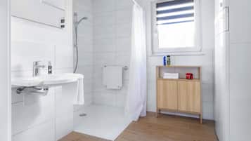 Bungalow, 2 Bedrooms, Ground Floor | Bathroom | Shower, hair dryer, towels, soap