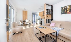 Cabane, 2 chambres | Coin séjour