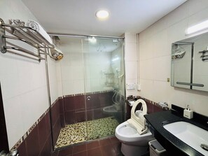 Hair dryer, bidet, towels, soap - Kim's Home in Ba Dinh - OOO Room (Ba Đình)