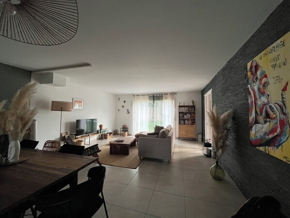 Smart TV, books, music library, stereo
