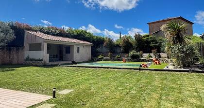  Luxury family villa with swimming pool in a Provencal setting.