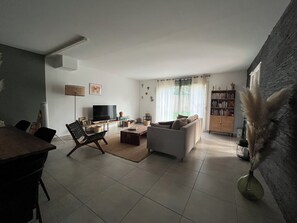 Smart TV, books, music library, stereo