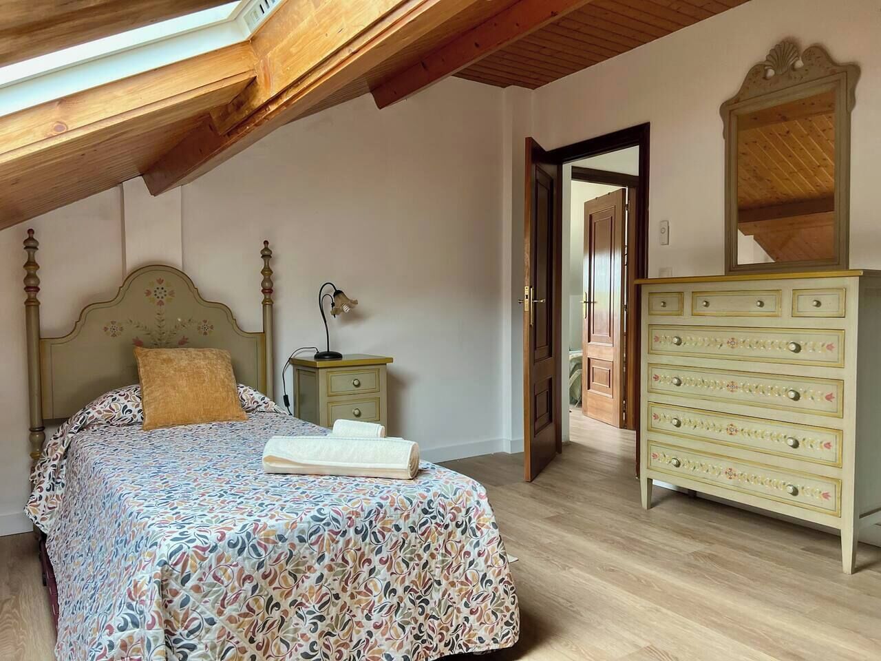 Casa familiar, patio, vista a la montaña