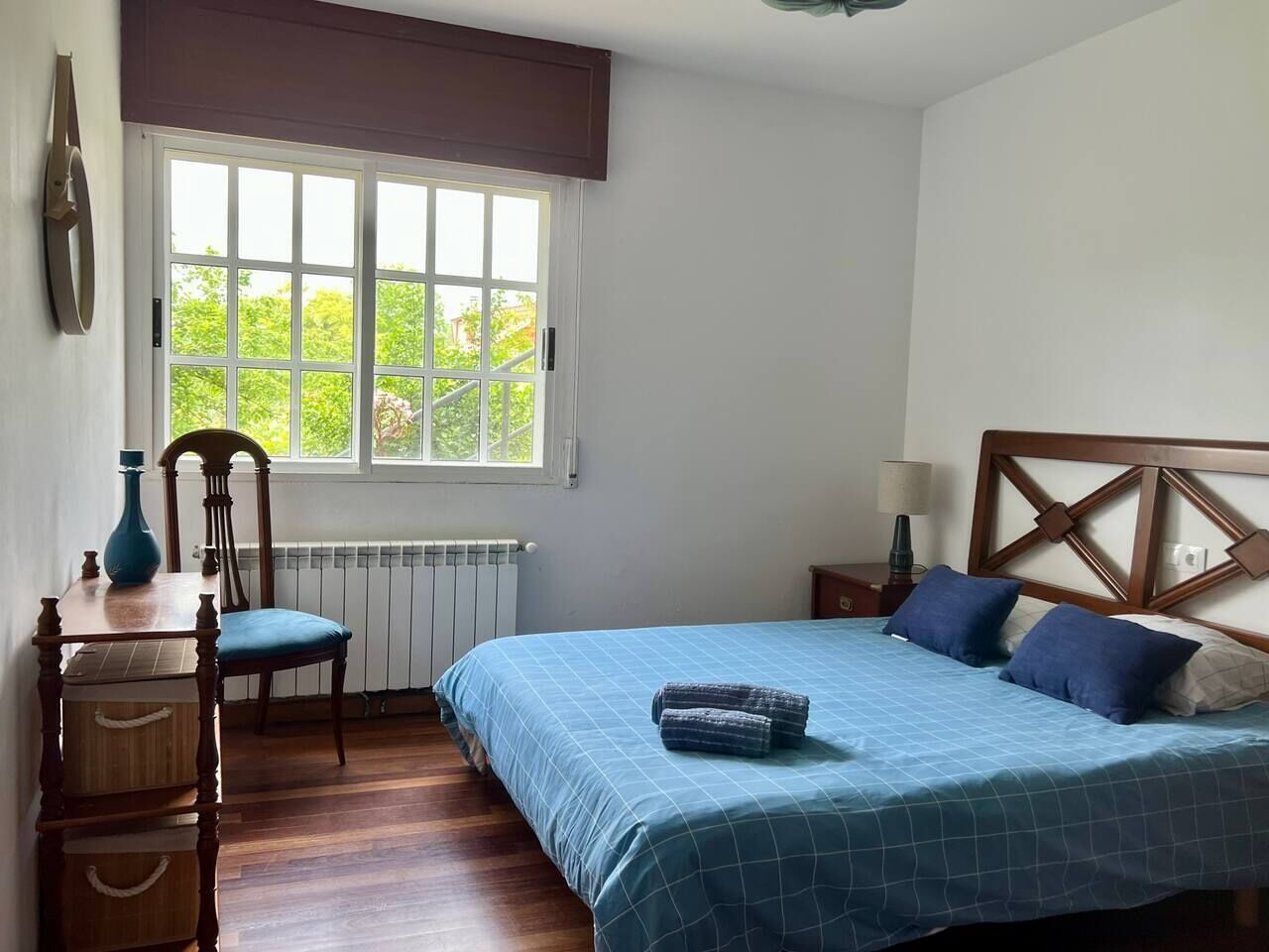 Familjehus - uteplats - utsikt mot bergen