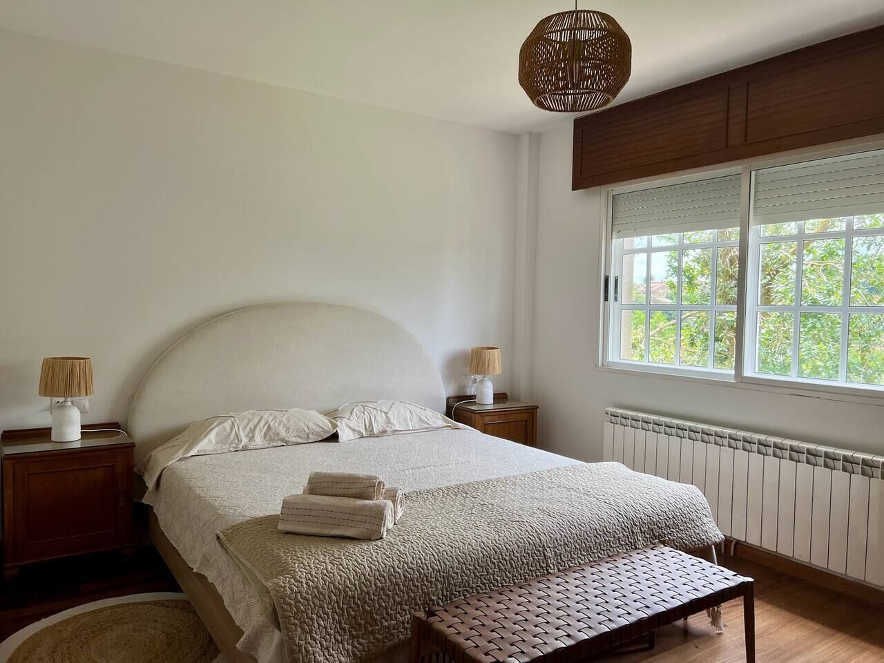 Familjehus - uteplats - utsikt mot bergen