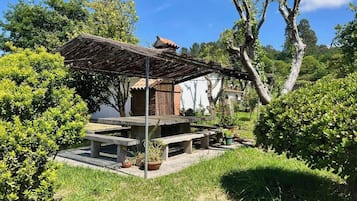 Maison Familiale, patio, vue montagne | Restauration extérieure