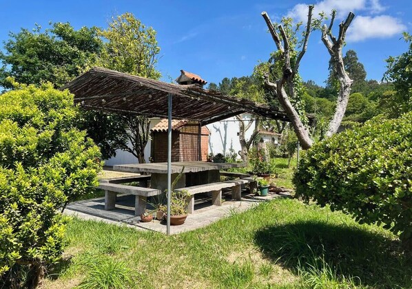 Familiehus - terrasse - bjergudsigt | Udendørs spisemuligheder