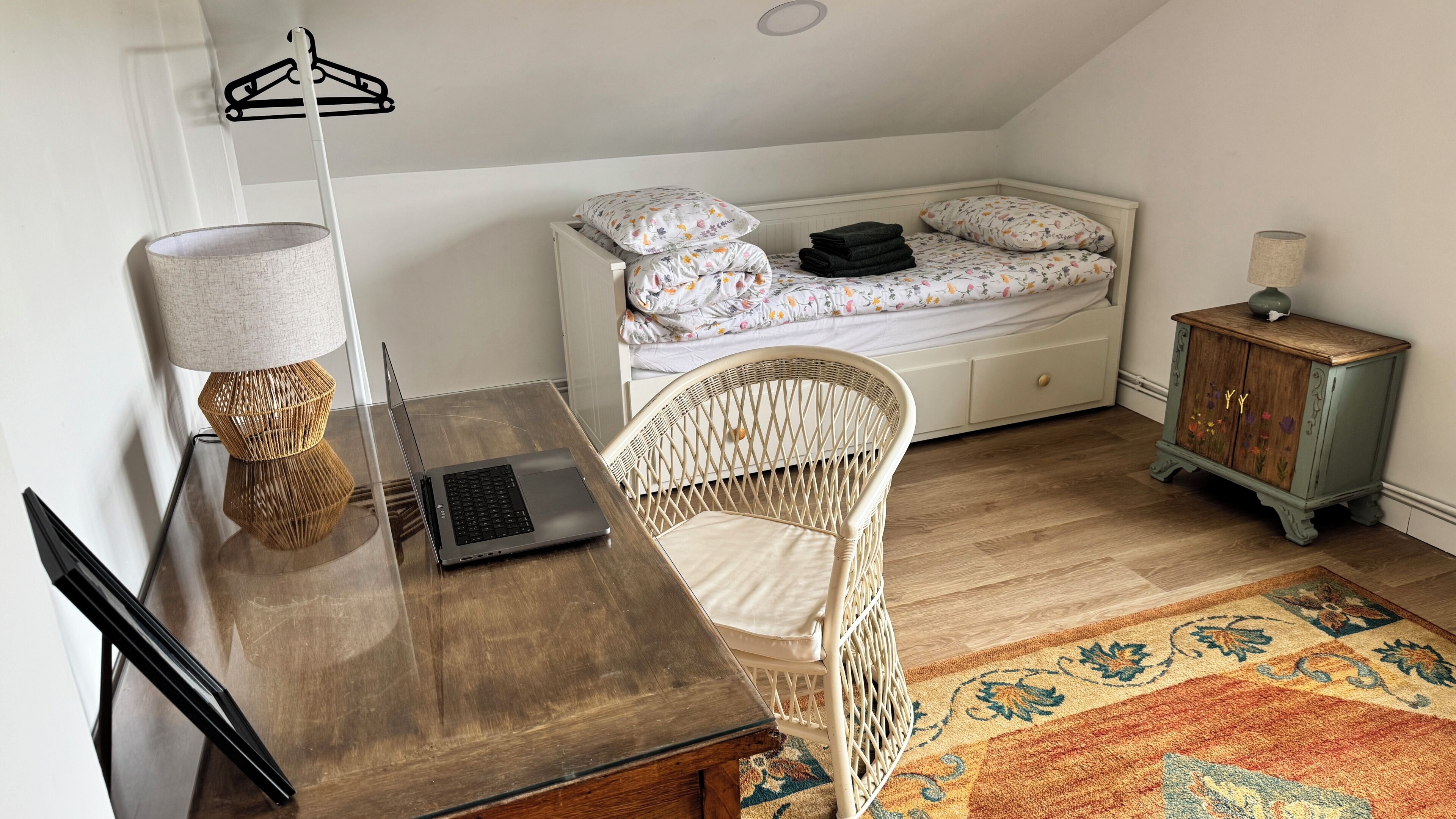 Cortinas opacas, tabla de planchar con plancha, wifi gratis