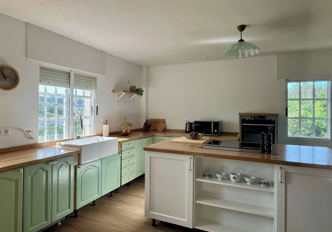 Familjehus - uteplats - utsikt mot bergen | Eget kök