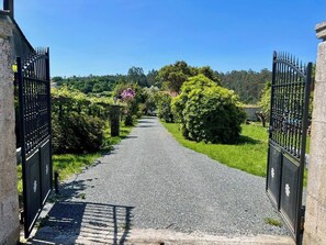Familienhaus, Terrasse, Bergblick | Unterkunftsgelände