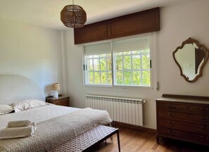 Family House, Patio, Mountain View - Casa Santi - 10 Min de Santiago  (Santiago de Compostela)