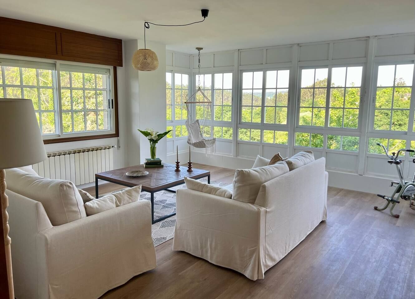 Familjehus - uteplats - utsikt mot bergen | Vardagsrum