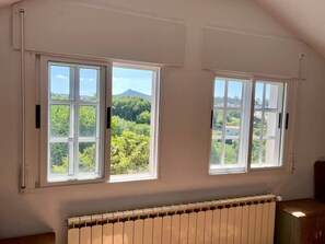 Family House, Patio, Mountain View | Blackout drapes, iron/ironing board, free WiFi - Casa Santi - 10 Min de Santiago  (Santiago de Compostela)