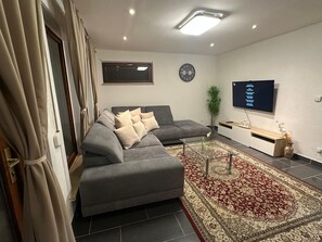 Living area - Exclusive Hamburg suburban villa with garden (Norderstedt)