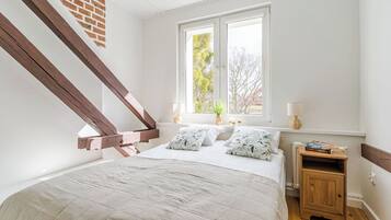 Apartment, 3 Bedrooms, Non Smoking | Iron/ironing board, free WiFi