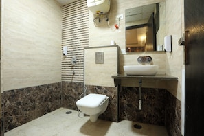 Phòng đôi Deluxe, ban công, quang cảnh thành phố | Phòng tắm