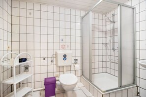 Dusj, hårføner og håndklær