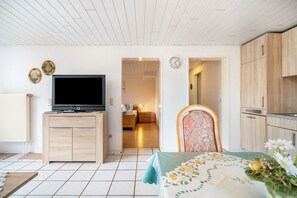 Interior - Apartment 'Für 5 Personen 65 M²' with Wi-Fi (Weidenbach (Eifel))