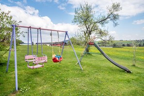 Children’s area - Apartment 'Für 5 Personen 65 M²' with Wi-Fi (Weidenbach (Eifel))
